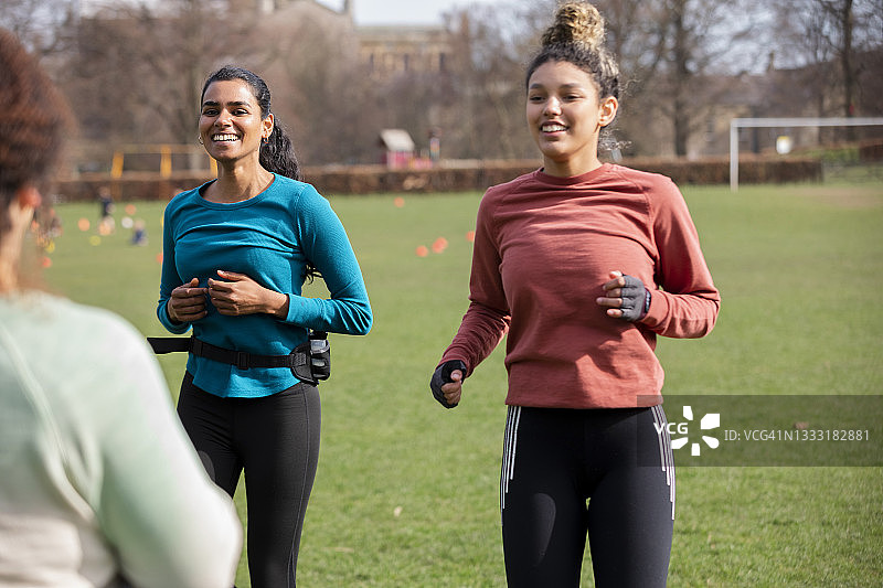 在努力训练中寻找乐趣图片素材