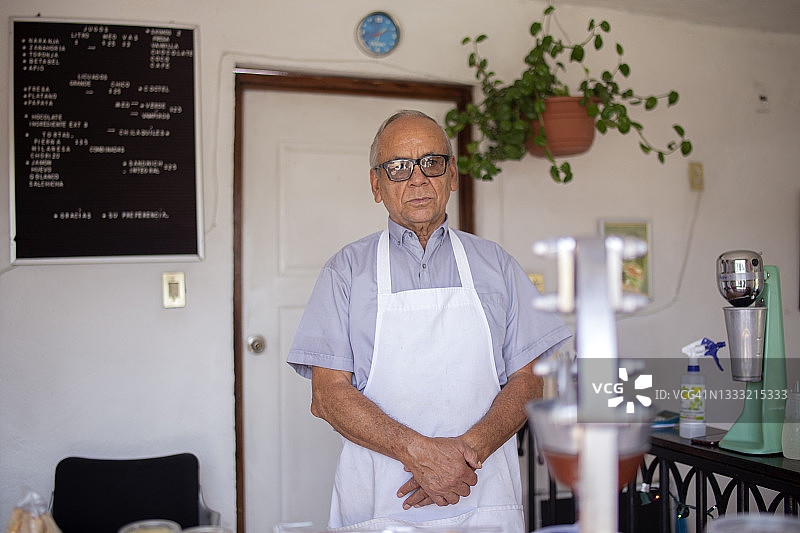 商务人士老年男子肖像图片素材