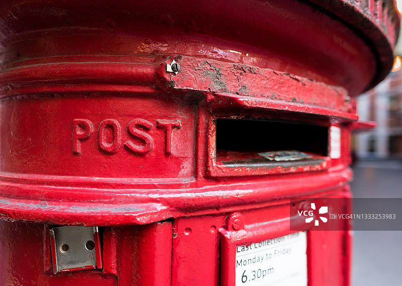 红色邮筒特写图片素材