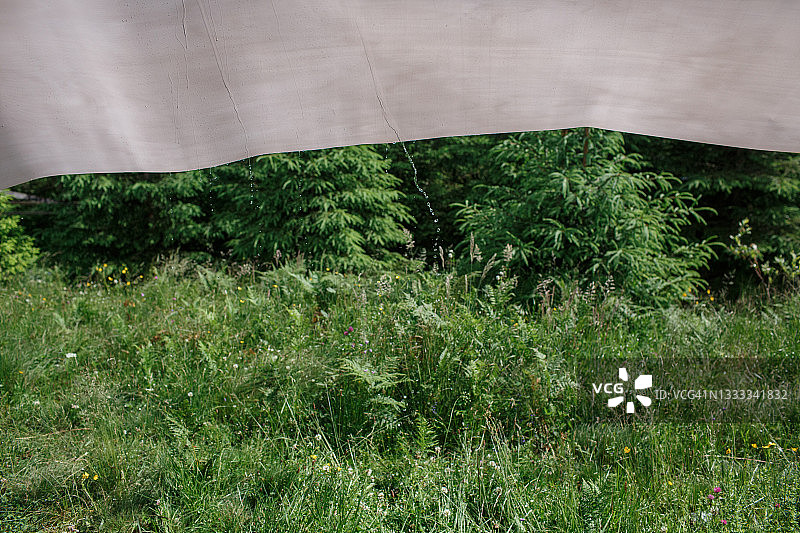 雨后帐篷流水图片素材