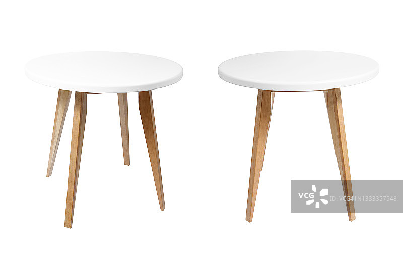 白色背景上的圆形咖啡桌图片素材