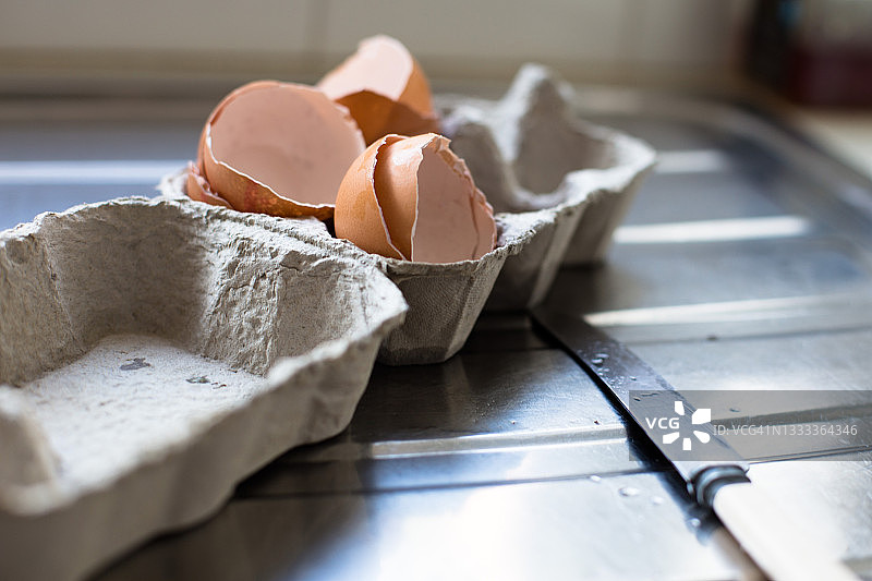 裂开的鸡蛋壳图片素材