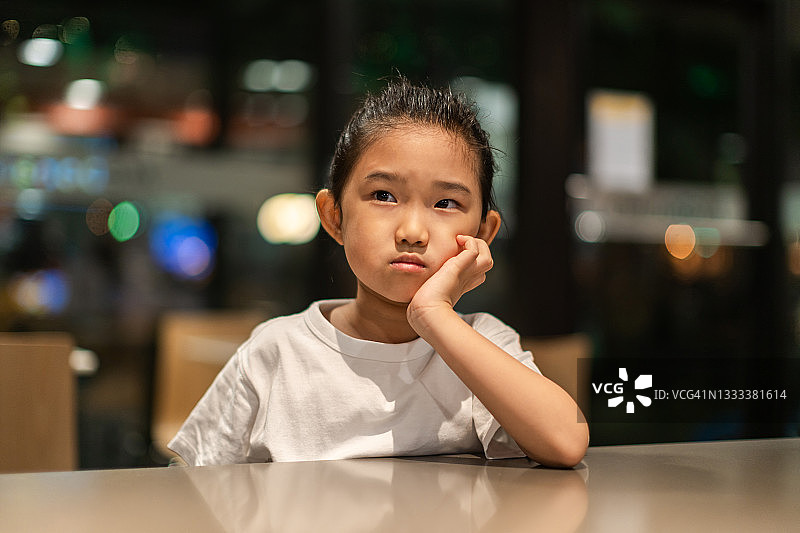 可爱女孩表情包图片素材