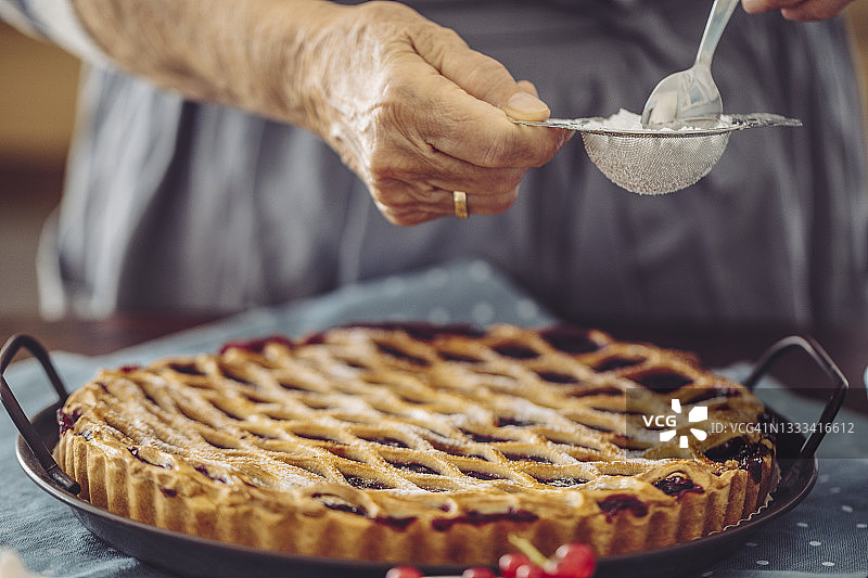 家中资深女性图片素材