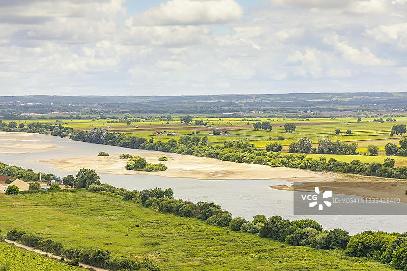 葡萄牙圣塔伦，特茹河畔美丽的乡村风光图片素材