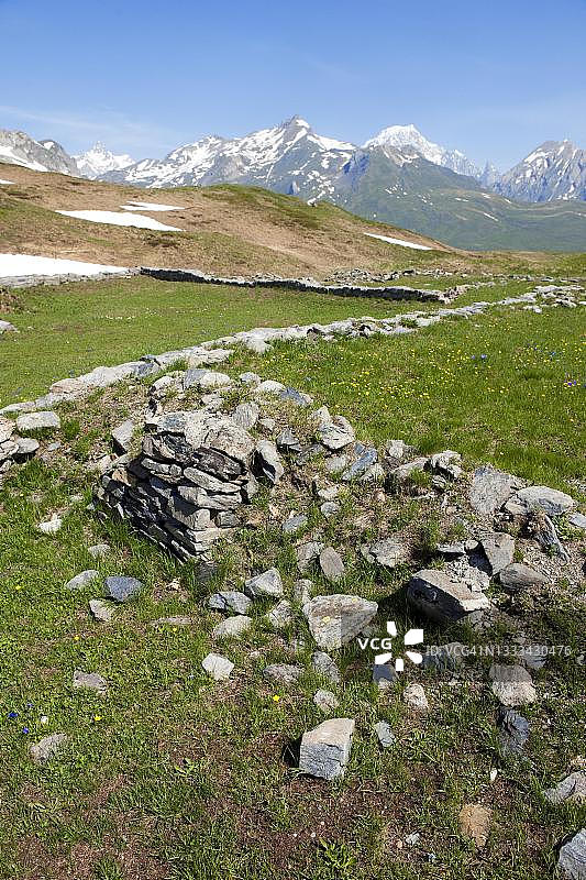 考古发现：罗马地基墙，小圣伯纳德山口，拉蒂伊，奥斯塔山谷，意大利，上塔兰泰斯，塔伦泰斯，伊泽尔山谷，法国图片素材