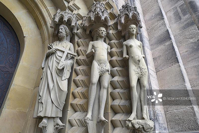 德国班贝格大教堂亚当与夏娃雕塑图片素材