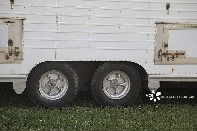 拖车上的双轮组图片素材