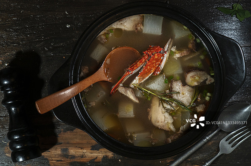 锅里的螃蟹汤图片素材