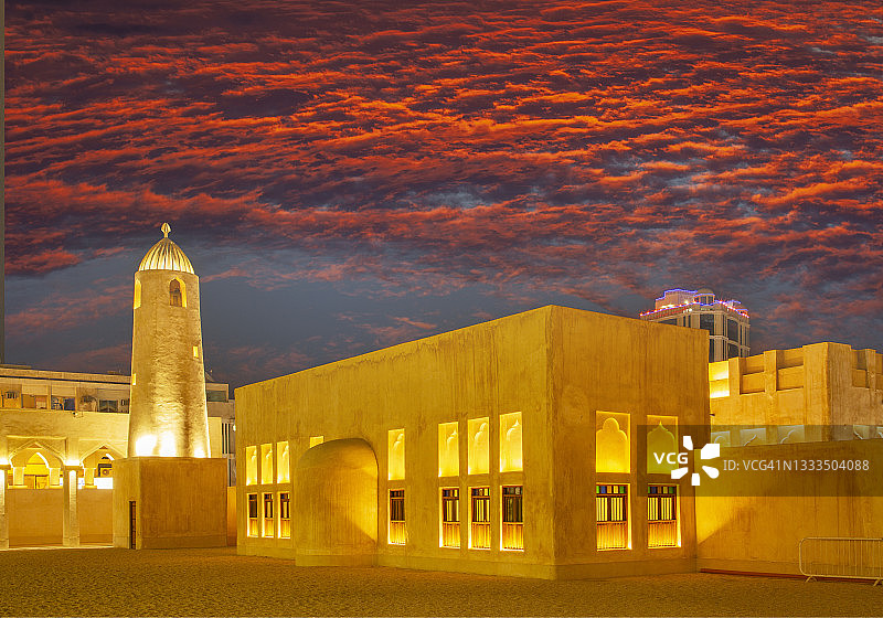 黄昏时分被照亮的清真寺图片素材