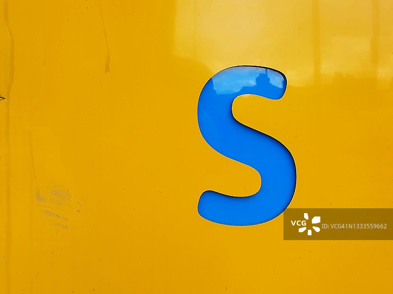 蓝色字母S图片素材