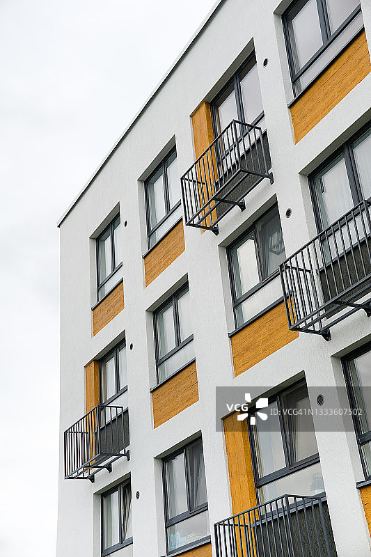 天空下的现代时尚多层砖 building图片素材