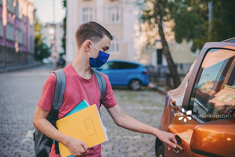 新冠疫情期间的返校季图片素材