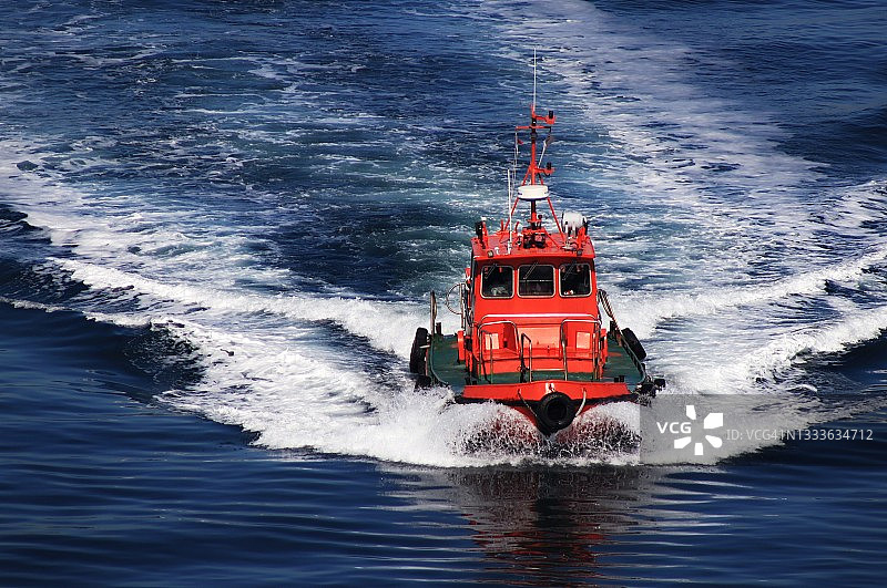 恰纳卡莱海峡的引航船图片素材