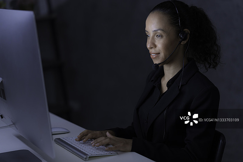 全天候关爱客户是我们的承诺。图片素材