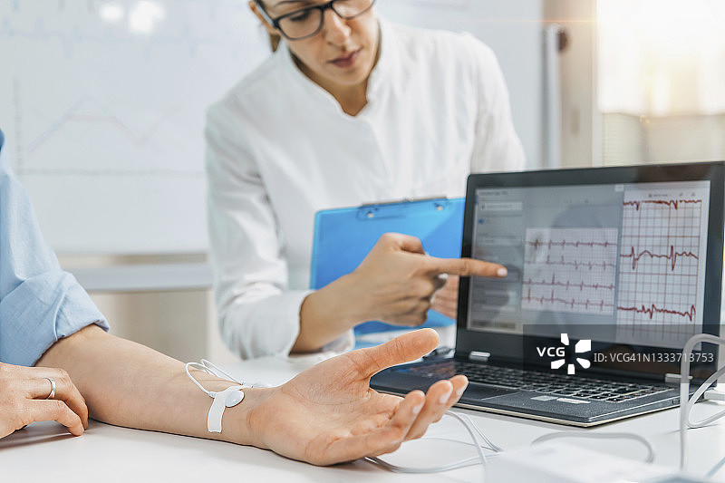 手持心率测量传感器图片素材