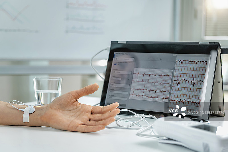 手持心率测量传感器图片素材