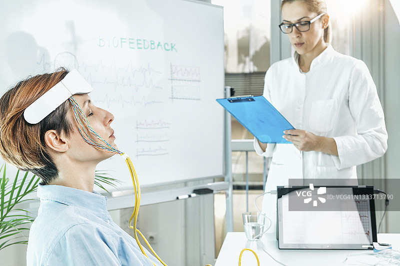 生物反馈脑电图训练图片素材