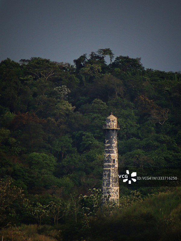 巴拿马运河的古老灯塔图片素材