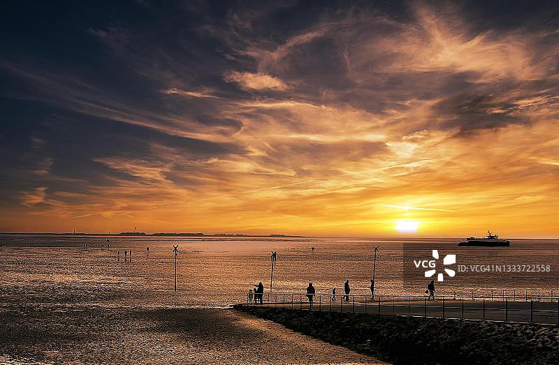 德国石勒苏益格-荷尔斯泰因州达格比尔北海日落图片素材