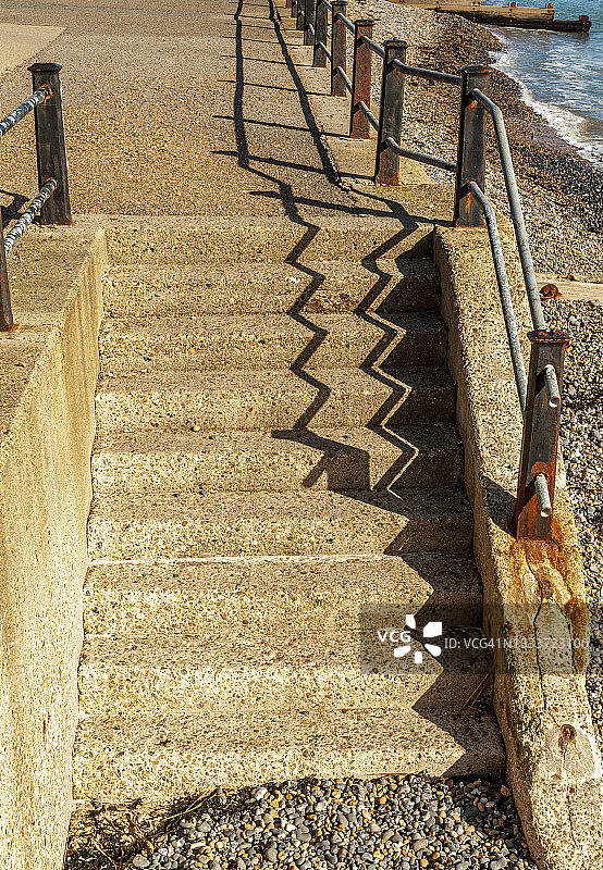 英国肯特郡圣玛格丽特海湾海滩台阶阴影图片素材