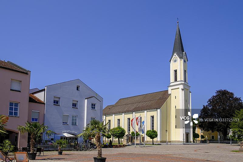 德国巴伐利亚州辛巴赫因河畔玛丽亚·埃姆普芬尼斯教区教堂图片素材