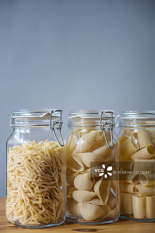 储物罐中的意大利面图片素材