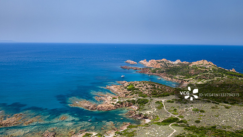 从意大利撒丁岛萨萨里眺望红岛海岸线图片素材