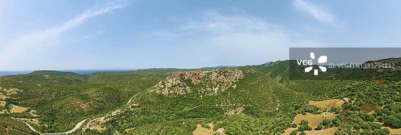 意大利撒丁岛北部萨萨里阿巴拉塔山全景图片素材