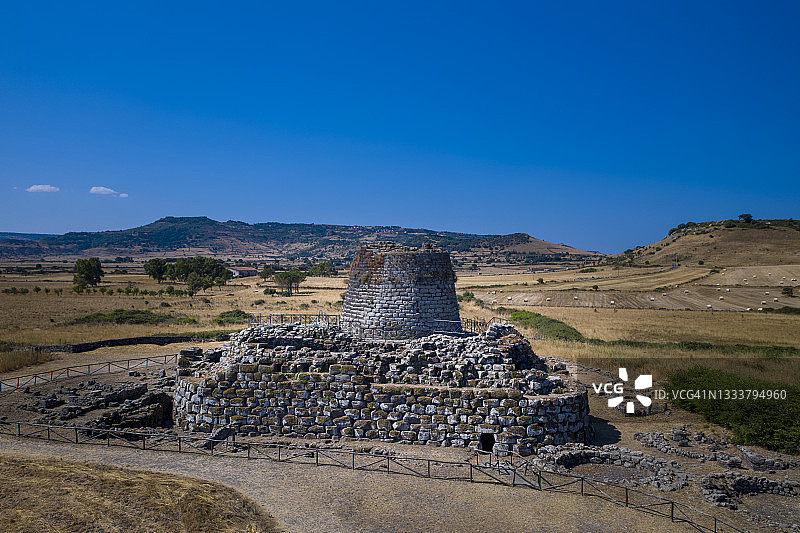 意大利萨萨里托拉尔巴的桑图安蒂内努拉盖石塔图片素材
