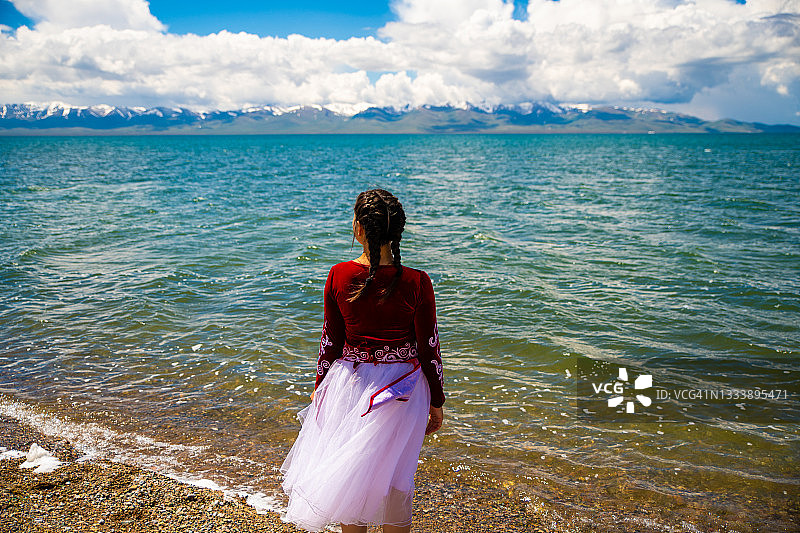 吉尔吉斯斯坦纳伦州美丽的松科尔湖图片素材