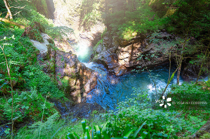 法国森林瀑布风光图片素材