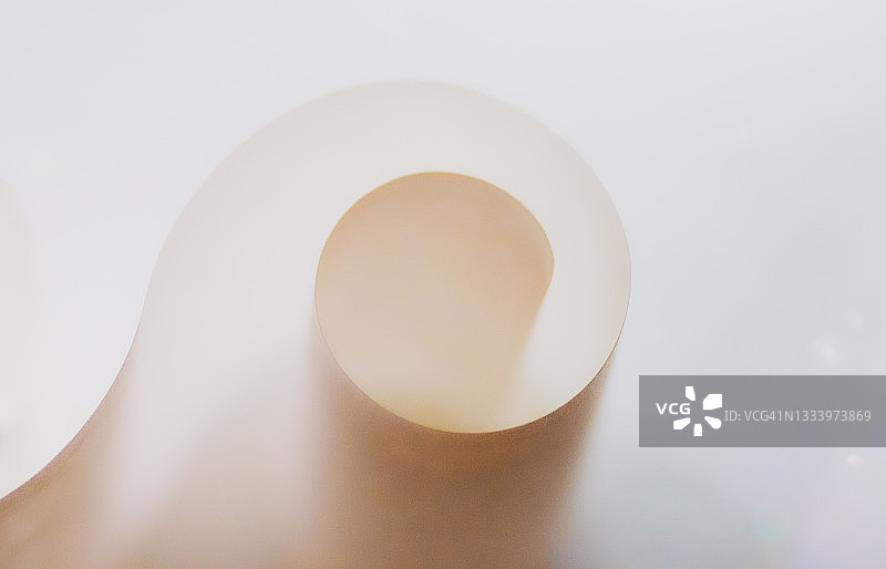 虚焦卷曲纸张图片素材