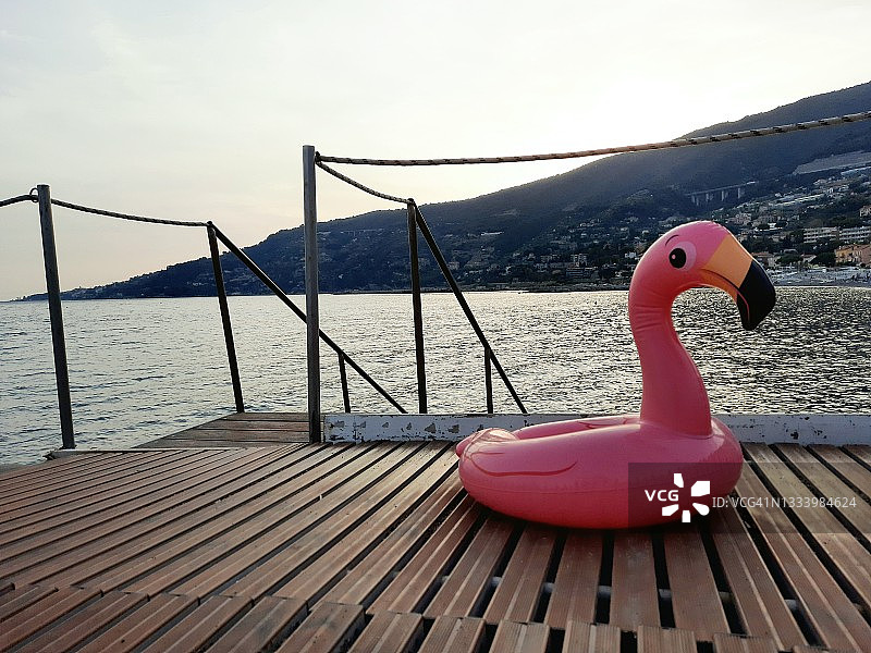 码头上的夏日日落图片素材