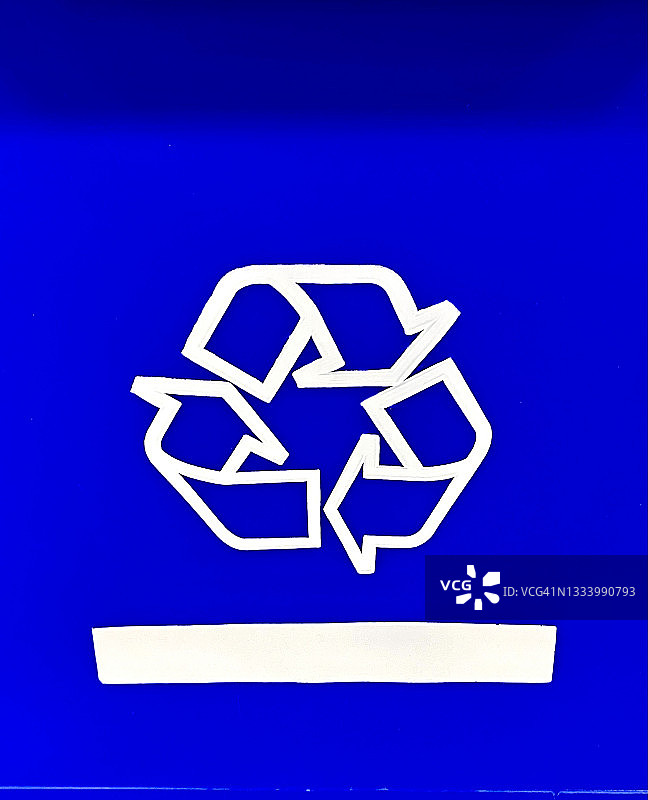 带标志的蓝色回收箱图片素材