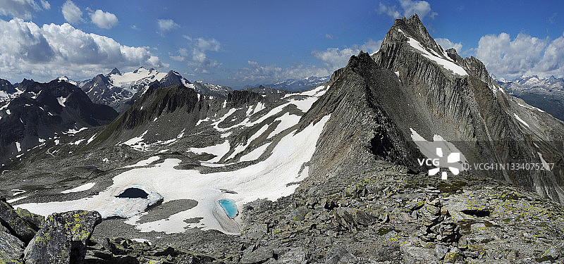 皮佐内罗山全景，贝德雷托山谷与冰川图片素材