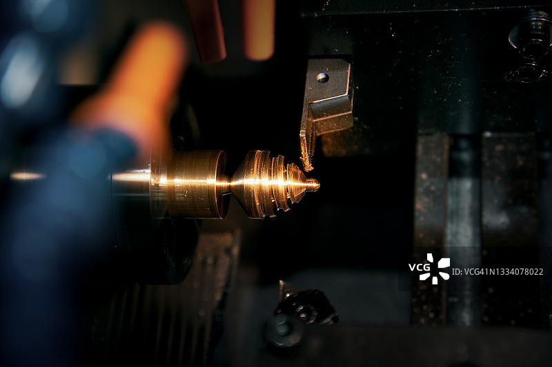 金属加工行业的机器人数控铣床：多功能精密加工图片素材