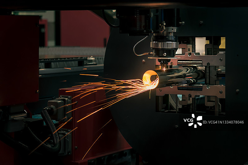 高精度数控激光切割金属薄板，高速切割、激光焊接技术图片素材