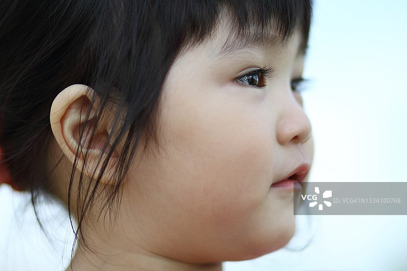 特写镜头下的可爱儿童图片素材