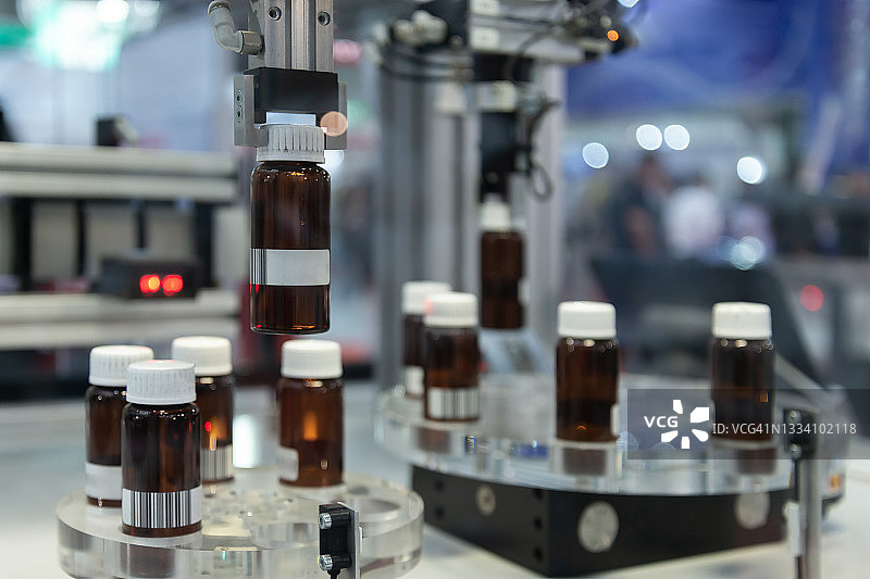 用于医疗和保健行业的自动机器人图片素材