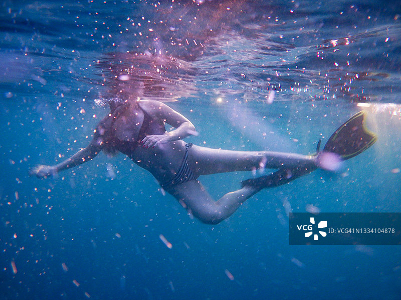 水下女性照片图片素材