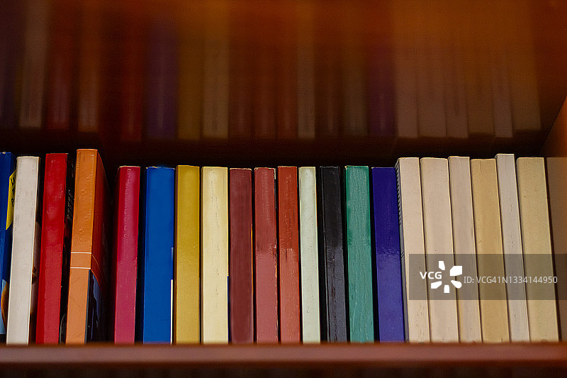 带有书籍的书架图片素材