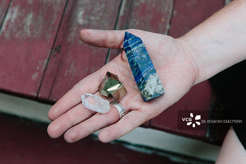 手持水晶图片素材