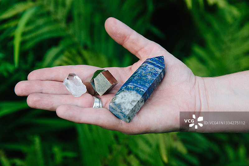 手持水晶图片素材