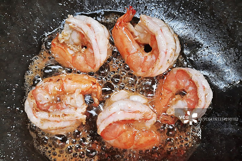 平底锅煎虾图片素材