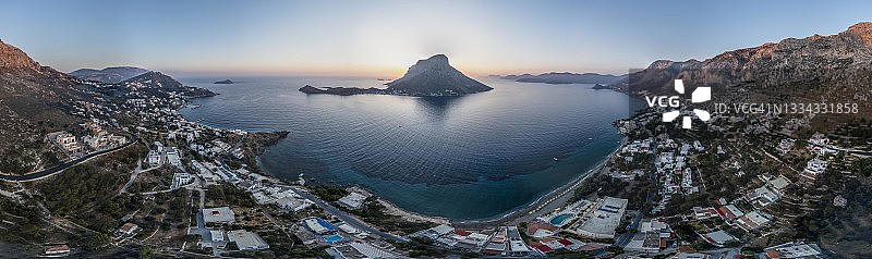 希腊卡林诺斯岛马苏里和米尔迪斯港口航拍全景图片素材