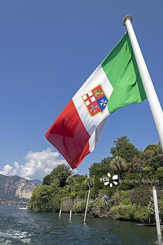 客轮驶过马焦雷湖的马德雷岛（意大利皮埃蒙特）图片素材