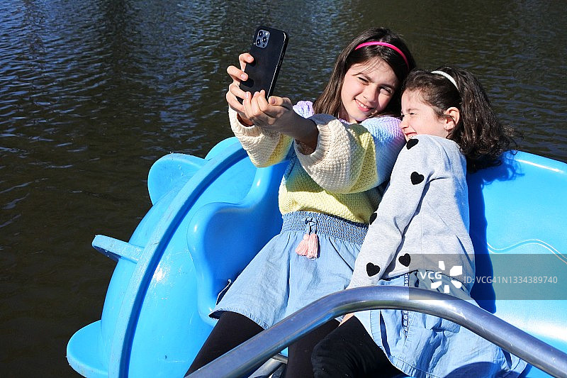 Otterbox户外活动图片素材