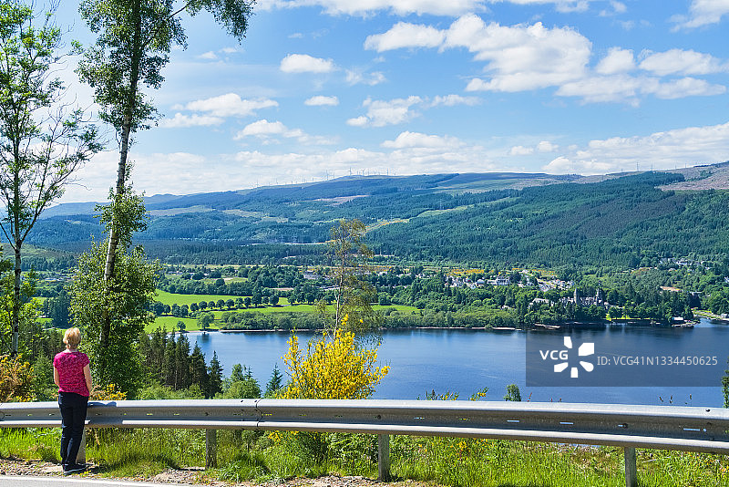 从B862公路俯瞰尼斯湖南部的奥古斯都堡图片素材