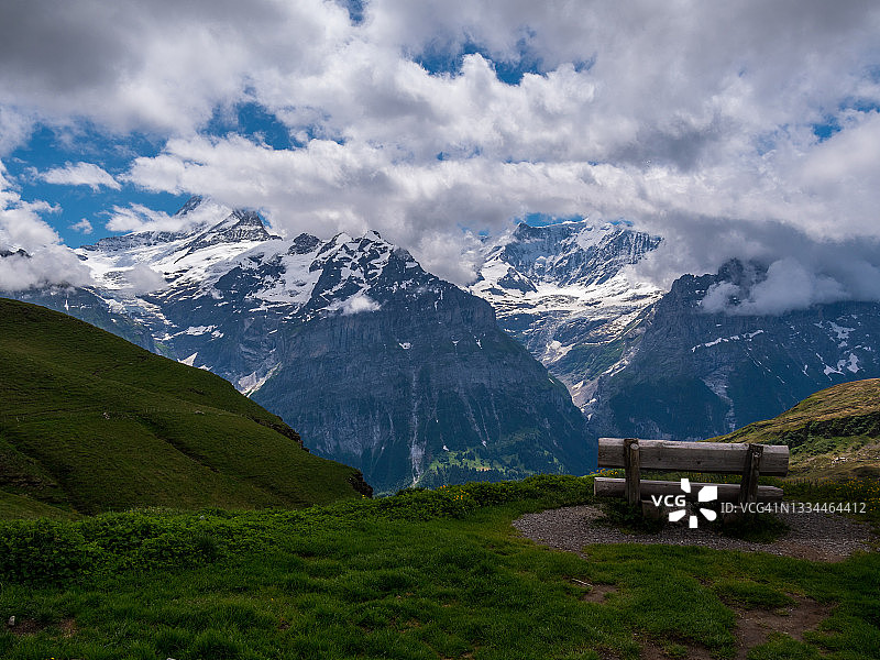格林德瓦附近的伯尔尼兹阿尔卑斯山景色图片素材